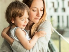 Maman célibataire : comment s’en sortir financièrement ?